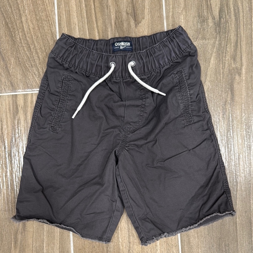 OshKosh B'gosh boy’s Black Casual Shorts size 6